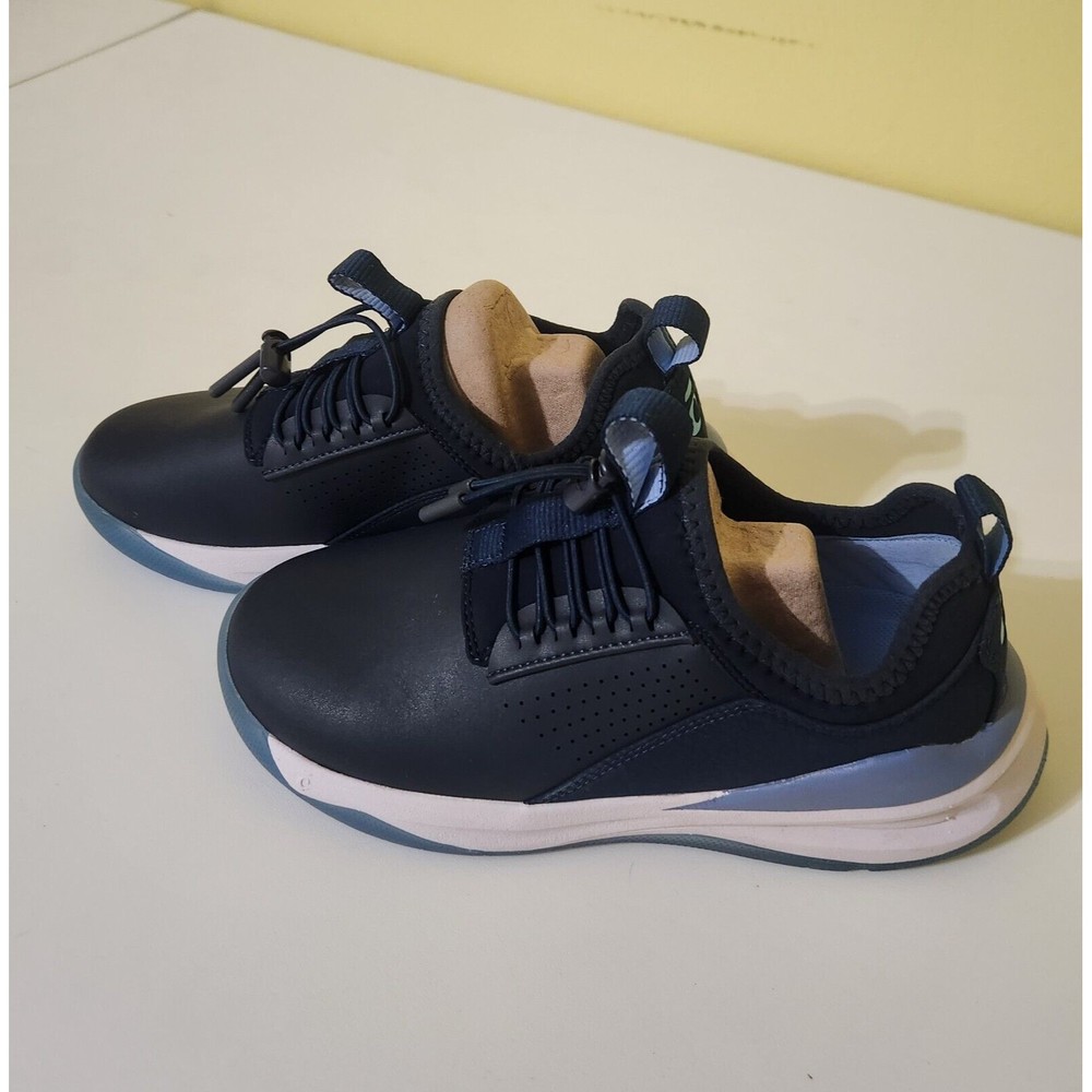 Clove Women's Classic Navy Nursing Shoes Size 5 Brand New